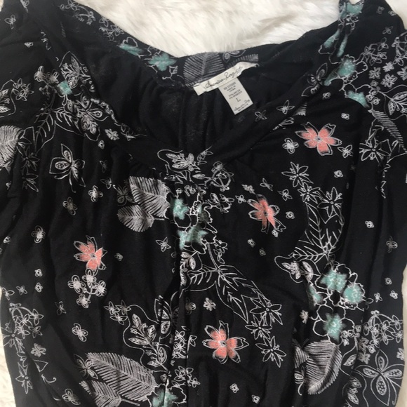 American Rag floral flowy, soft, light top. Size L - Picture 3 of 3